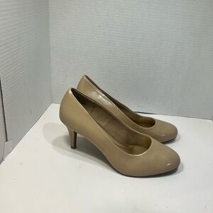 comfort plus by Predictions Nude Patent Mid Heel Pumps